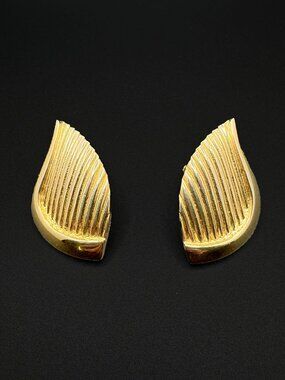 Vintage Trifari Gold Tone Leaf Earrings